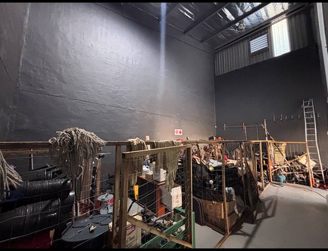 163M² WAREHOUSE TO LET IN RIVERHORSE VALLEY